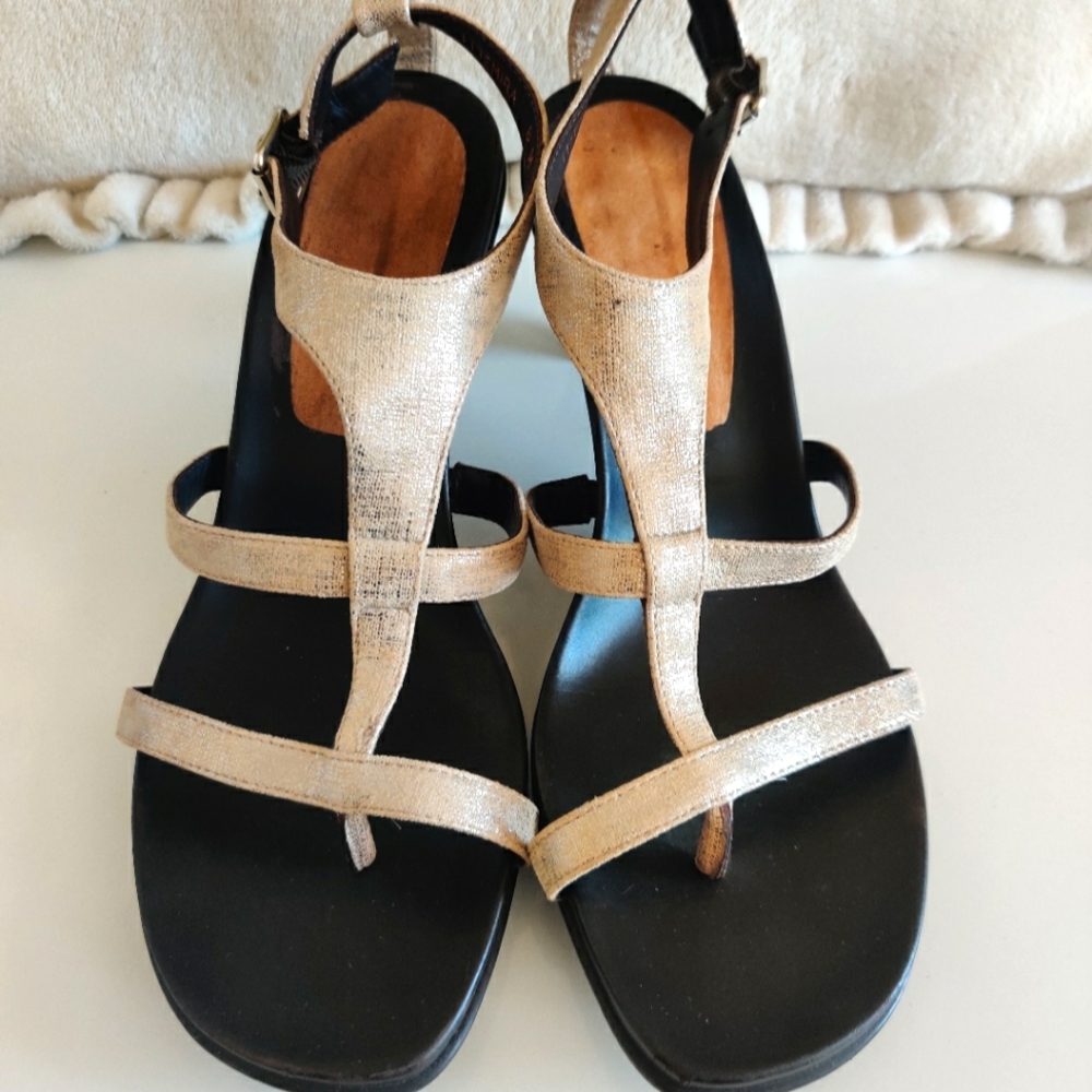 Donald J Pliner Temira T-Strap Made in Italy  Heel Sandals